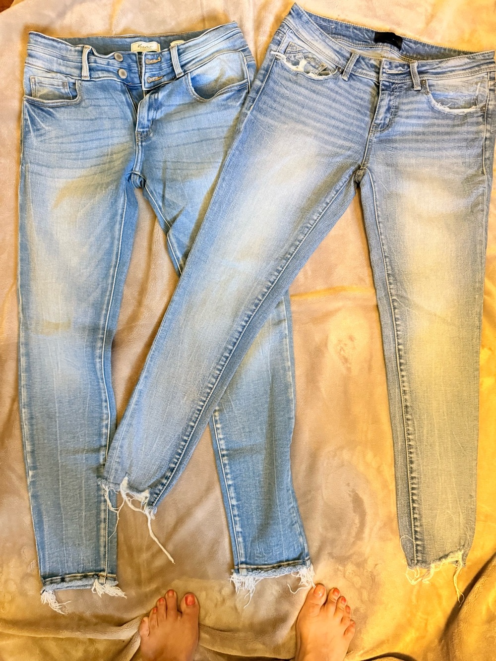 2 pair Buckle and KanCan both size 28 Light Blue Cropped Skinny Jeans